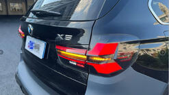 BMW X5 F15 2013-2018 Facelift-Umrüstkit auf X5M F95 2024 (ohne Austausch der Heckklappe) Foto 5