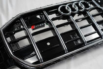Audi Q8 2018- Frontgrill SQ-Style (2018-2023, schwarz mit Chrom) Foto 5