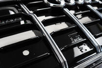 Audi Q8 2018- Frontgrill SQ-Style (2018-2023, schwarz mit Chrom) Foto 8