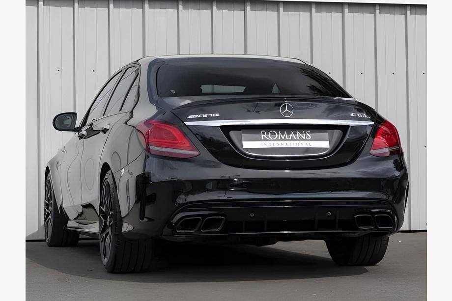 Mercedes C-class W205 2014-2021 Heckdiffusor mit Endrohren Black (Design C63 2018-2021) Image