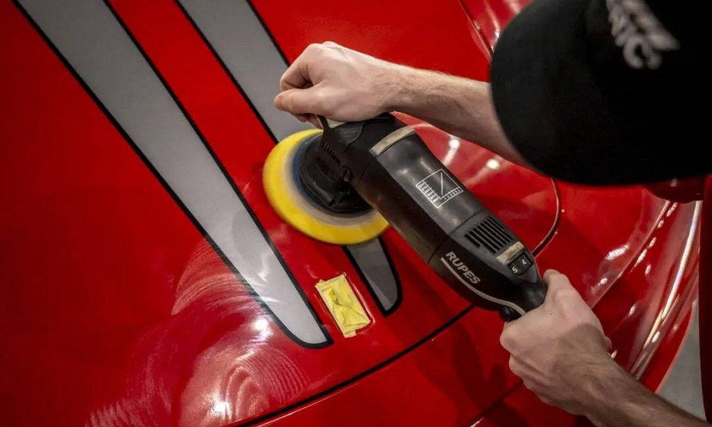 Warum kann häufiges Polieren des Autos schädlich sein?