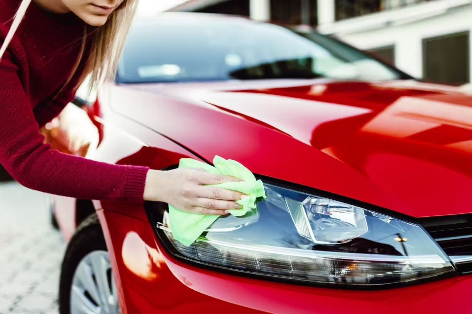 Wie reinigt man Autoscheinwerfer am besten? Tipps und Empfehlungen