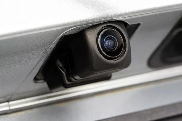 So installieren Sie eine Rückfahrkamera in einem Auto: Schritt-für-Schritt-Anleitung Foto 1