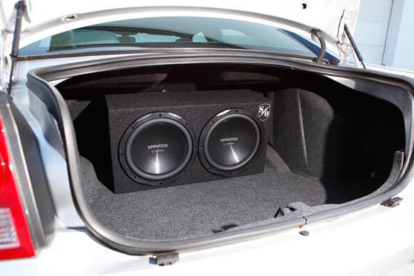 So wählen Sie einen guten Subwoofer für Ihr Auto aus: Tipps für Musikliebhaber