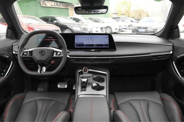 MG 7-Testbericht: ein moderner Liftback mit Schwerpunkt auf Stil und Technologie Foto 5