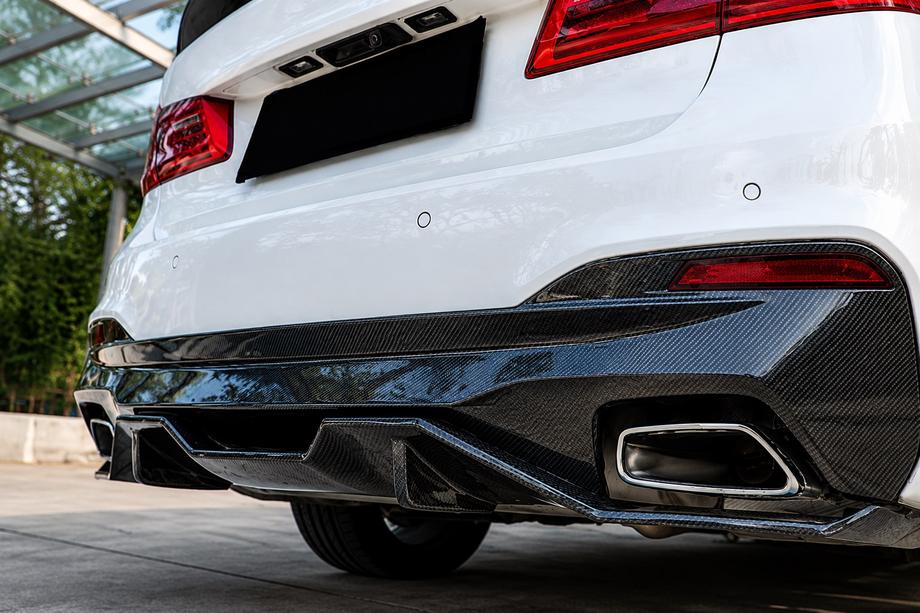 BMW 5er G30/G31 2017–2023 Heckstoßstangen-Diffusor V4 (für M-Sport/M5 F90, Carbon) Foto 3