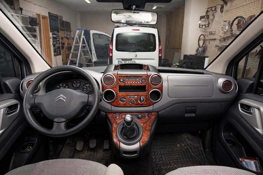 Peugeot Partner Tepee 2008-2018 Innenraum Tuning (Farben assortiert) Image