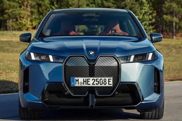 Testbericht zum aktualisierten Elektro-Crossover BMW iX 2025