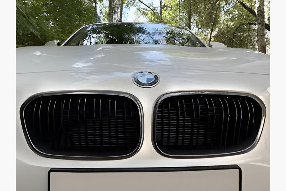 BMW 1 Series F20/F21 2011-2019 Nieren M-Look (2011-2014, Schwarz Glanz mit Chrom Rahmen) Image