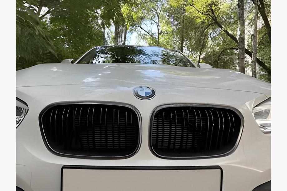 BMW 1 Series F20/F21 2011-2019 Nieren M-Look (2015-2019, Schwarz Glanz mit Chromrahmen) Image
