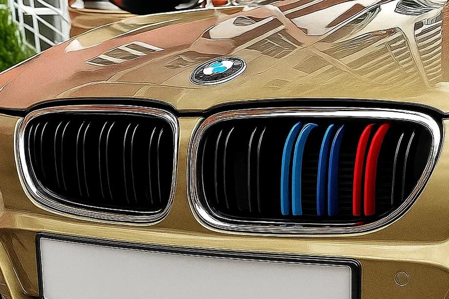 BMW 3 Series E92/E93 2006–2013 M-Look Nieren (für 2005-2009, M-Color mit Chromrahmen) Image