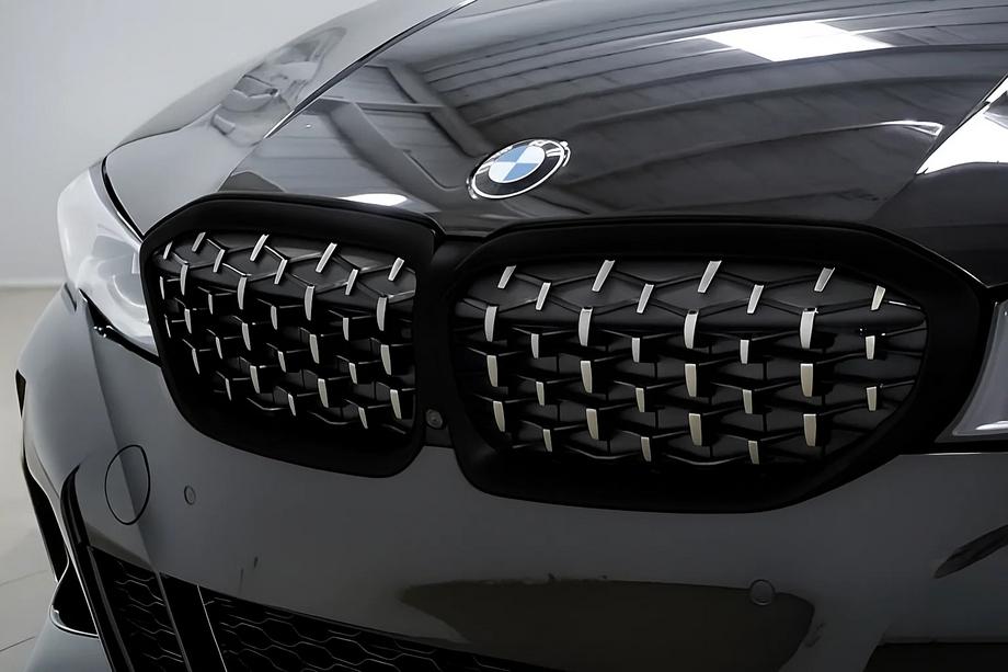 BMW 3 Series G20/G21 2018- Nieren Diamond Silber (2018-2022, schwarzer Rahmen) Image