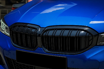 BMW 3 Series G20/G21 2018- Nieren M-Look (2022+, Schwarz Glanz) Foto 1