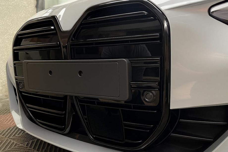 BMW 4 Series G22/23/26 2020- Nieren M-Look (für I4 G26, 2022+, Schwarz Glanz) Image
