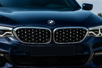 BMW 5er G30/G31 2017–2023 Diamond Silver V1 Nieren (2017-2020, Chromrahmen) Foto 1