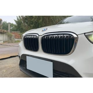 Nieren M-Look (2015-2019, Schwarz Glanz mit Chromrahmen) BMW X1 F48 2015-2022 Foto 1