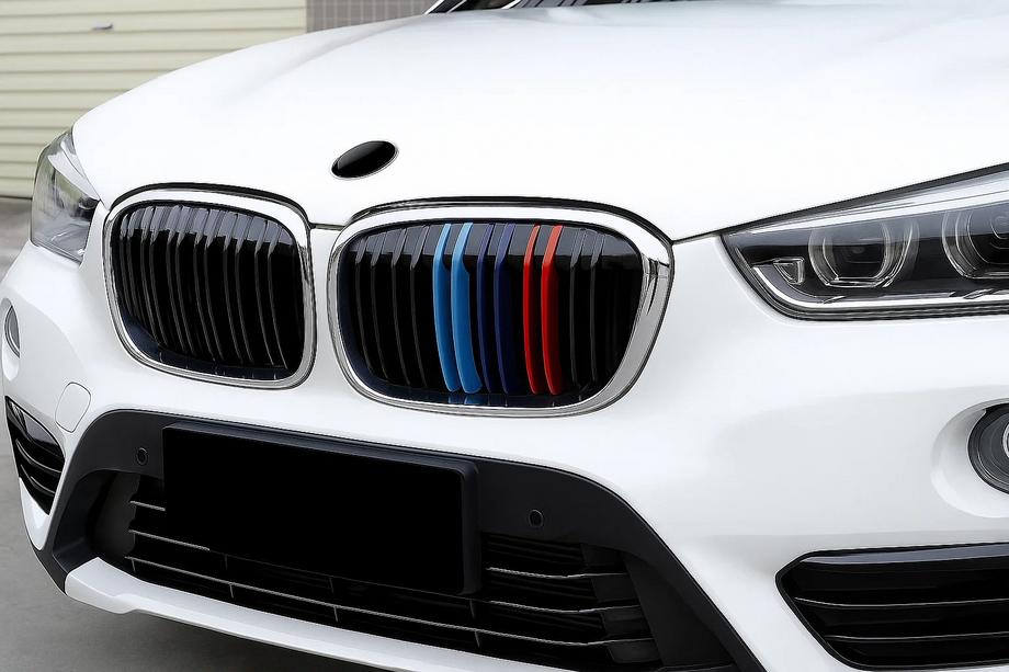 BMW X1 F48 2015-2022 Nieren M-Look (2015-2019, M-Color mit Chromrahmen) Foto 1