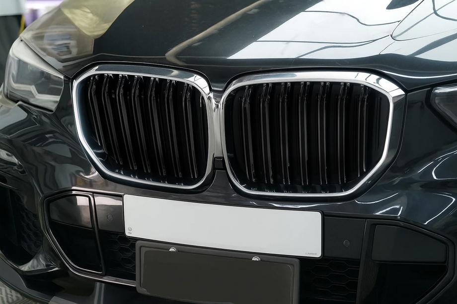 BMW X5 G05 2019–2026 Nieren M-Look (2019-2022, Schwarz Glanz mit Chromrahmen) Foto 1