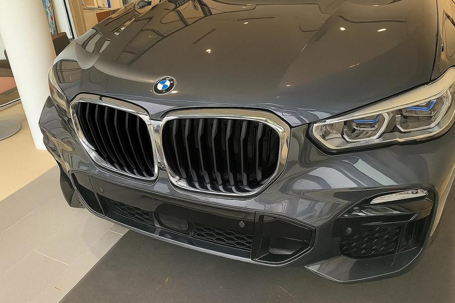 BMW X5 G05 2019–2026 Nieren 1 Bar (2019-2022, Schwarz Glanz mit Chromrahmen) Foto 1