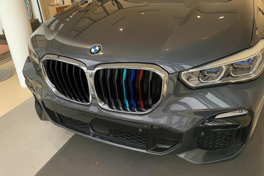 BMW X5 G05 2019–2026 Nieren 1 Bar (2019-2022, M-Color mit Chromrahmen) Image