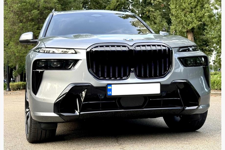 BMW X7 G07 2019- Nieren 1 Bar (2023+, Schwarz Glanz) Image