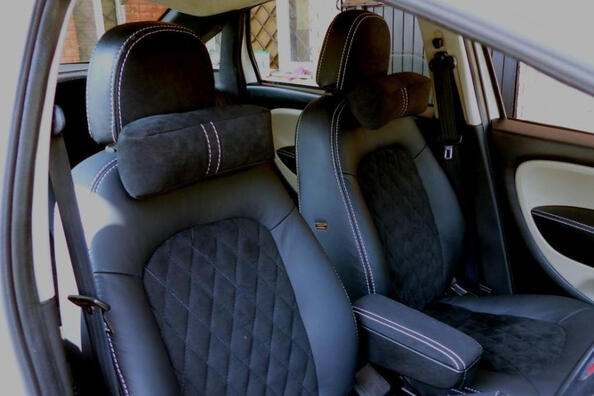Alcantara oder Echtleder: Was ist für den Autoinnenraum besser und praktischer?