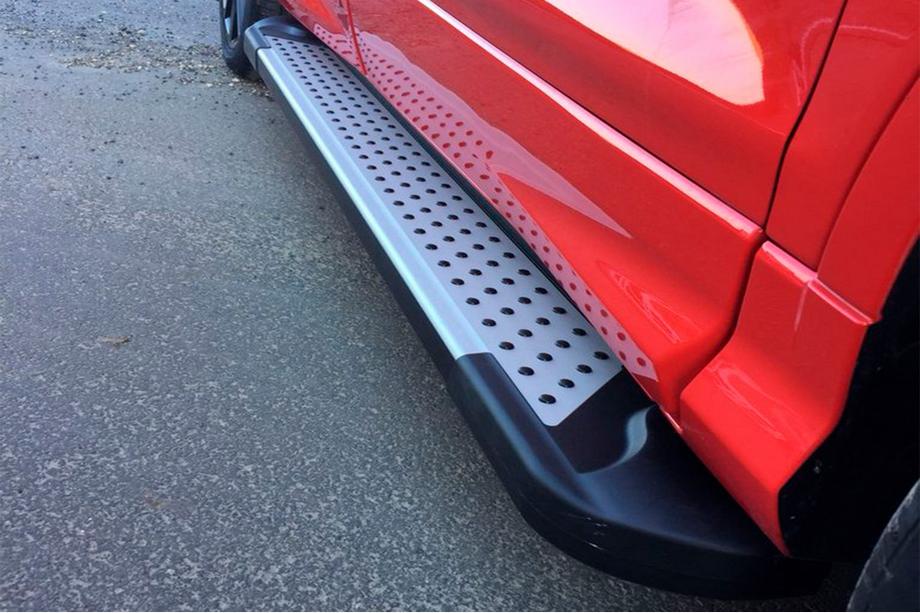 Ford Kuga/Escape 2013-2019 Trittbretter Allmond Grey (2 Stk, Alu) Mit schwarzer Leiste an den Türen Foto 8