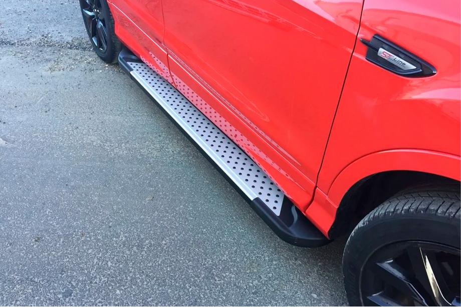 Ford Kuga/Escape 2013-2019 Trittbretter Allmond Grey (2 Stk, Alu) Mit schwarzer Leiste an den Türen Foto 4