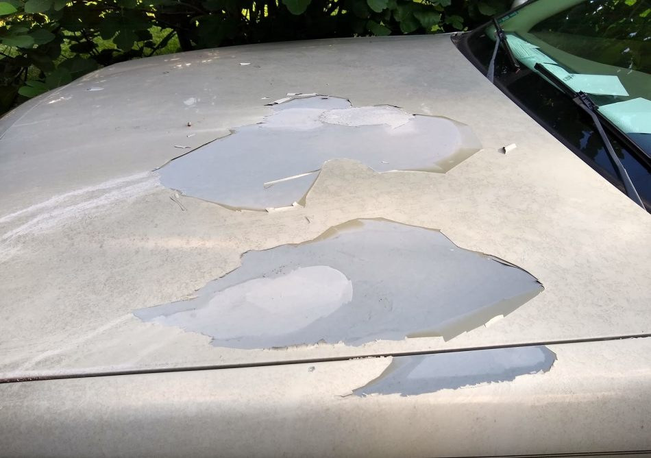 Warum blättert der Lack eines Autos ab?