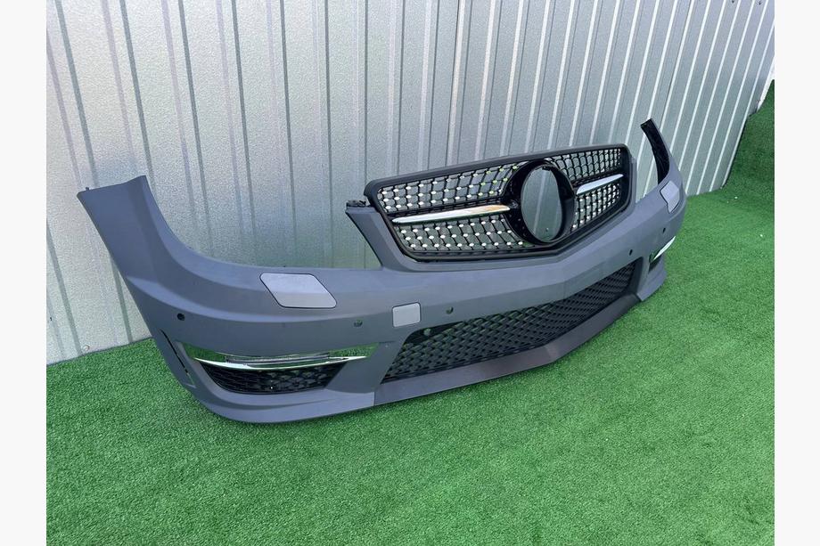 Mercedes C-class W204 2007-2015 Frontstoßstange 2011-2014 AMG C63 mit Diamond Black Kühlergrill Image