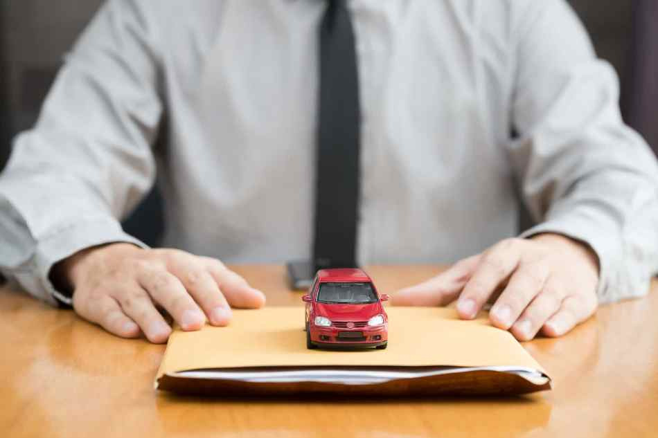 Wie wählen Sie die beste Versicherungsgesellschaft für Ihr Auto aus?