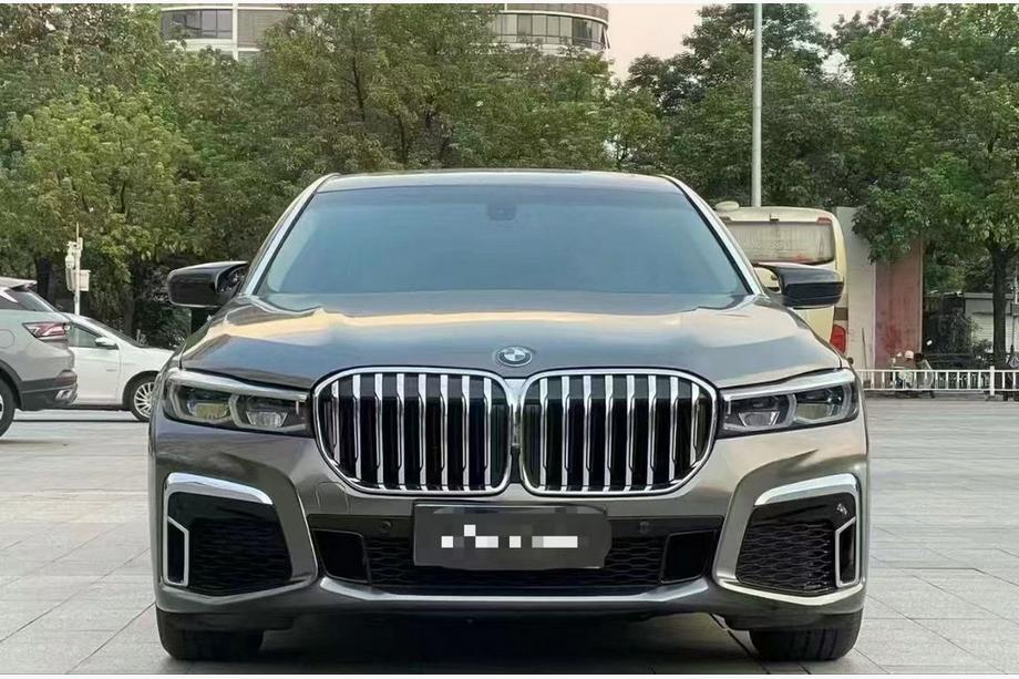 BMW 7 Series F01/F02 2008-2015 Facelift-Umrüstkit auf G12 M760 (ohne Austausch von Kofferraumdeckel und hinteren Kotflügeln) Foto 3