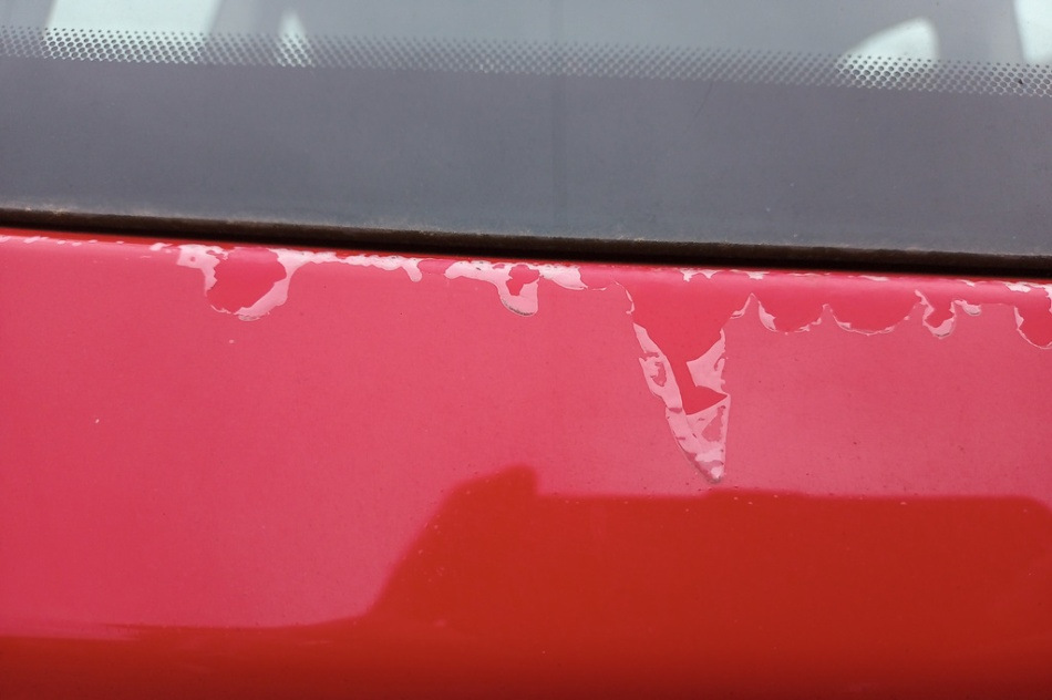 Warum verliert der Lack eines Autos sein Aussehen und blättert ab?