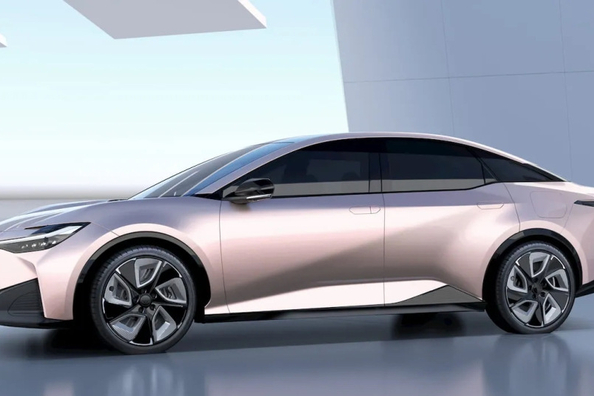 Testbericht zur Elektrolimousine Toyota bZ3