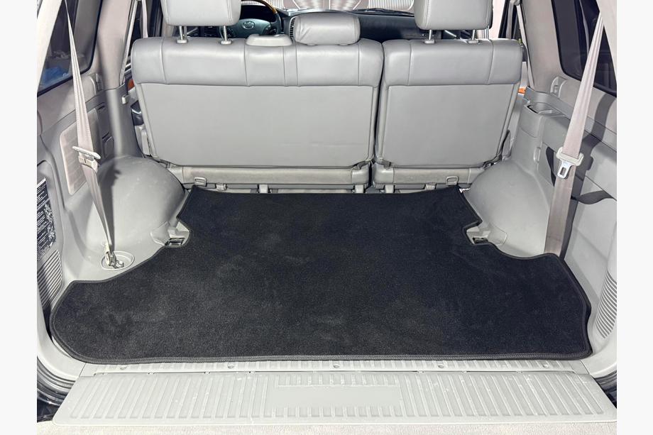 Toyota Land Cruiser 100 1998-2007 Textile Kofferraummatte Premium 2 Stk Schwarz (7 Sitze) Image