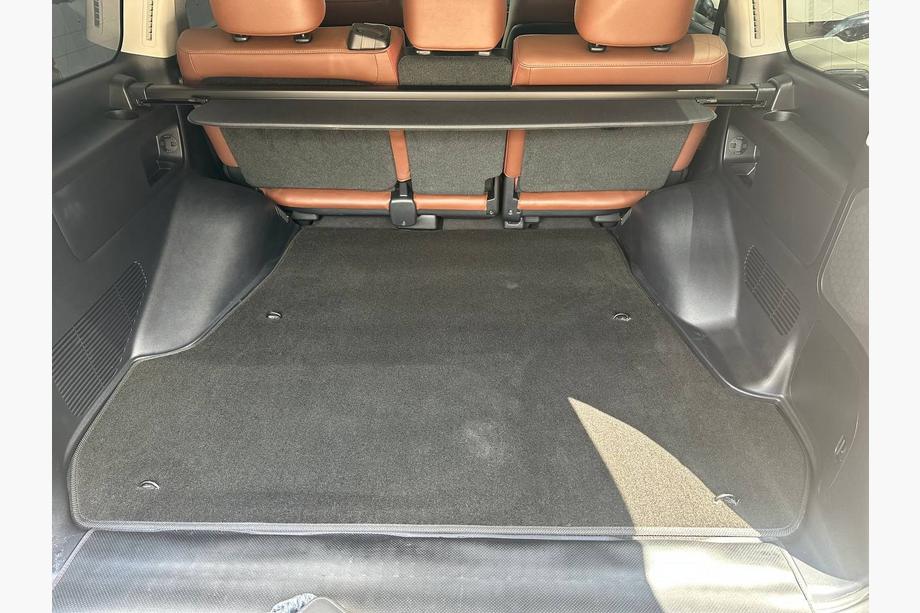 Toyota Land Cruiser 200 2007-2021 Kofferraummatte Textil Classic V-1 (5-Sitzer, Schwarz) Image