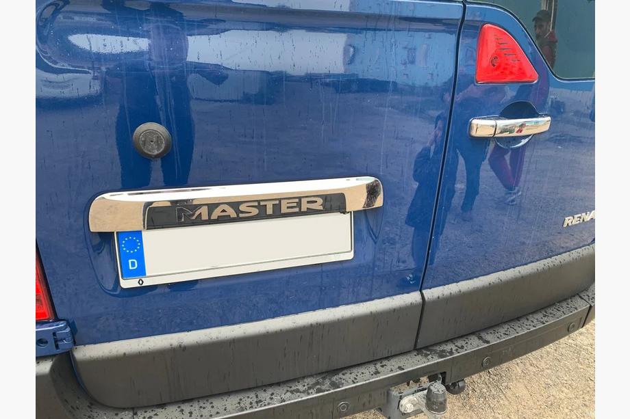 Nissan NV400 2010-2024 Chromleiste über dem Kennzeichen (Edelstahl) Image