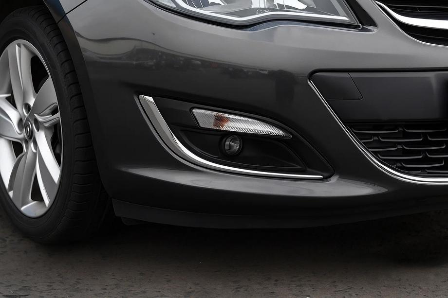 Opel Astra J 2009-2015 Abdeckungen für Nebelscheinwerfer (2 Stk., Edelstahl) 2013-2017, Carmos Image