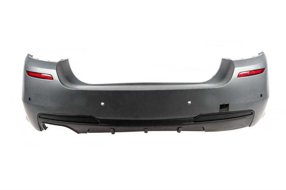 BMW 5 Series F10/F11 2010–2016 Heckstoßstange mit M-Performance Diffusor (für F10, für doppelte Endrohre einseitig) Image