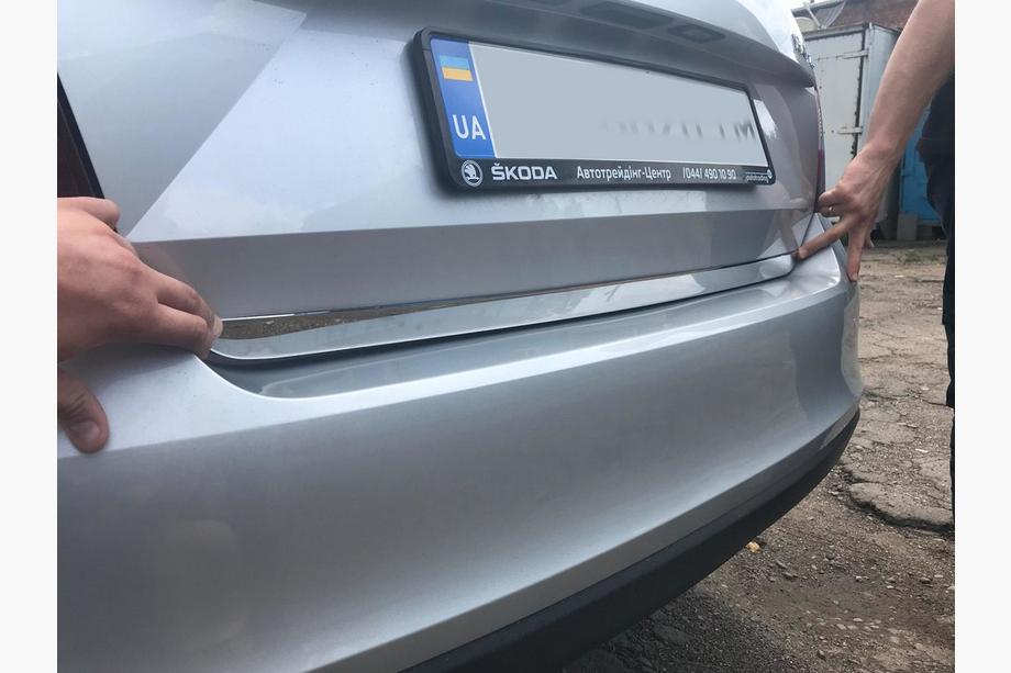 Skoda Rapid 2012-2019 Kofferraumleiste Edelstahl Carmos - Türkischer Edelstahl Image