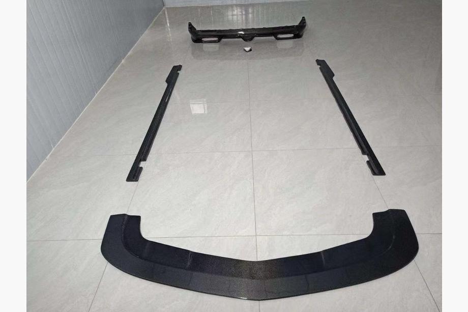Dodge Challenger 2008-2023 Bodykit Komplettset Carbon FullSet Image