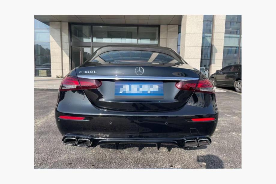 Mercedes E-class W213 2016-2023 Heckdiffusor mit Endrohren Silber (für Base, Design E63 2020-2024) Image