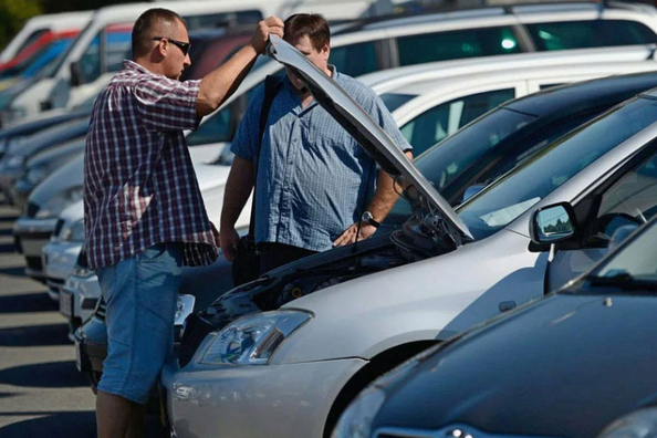 Autokauf nach einem Unfall: Ersparnis oder Risiko?