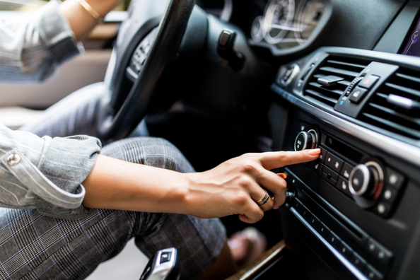 So nutzen Sie die Klimaanlage im Auto effektiv: Tipps für einen kühlen Kopf und Geldsparen