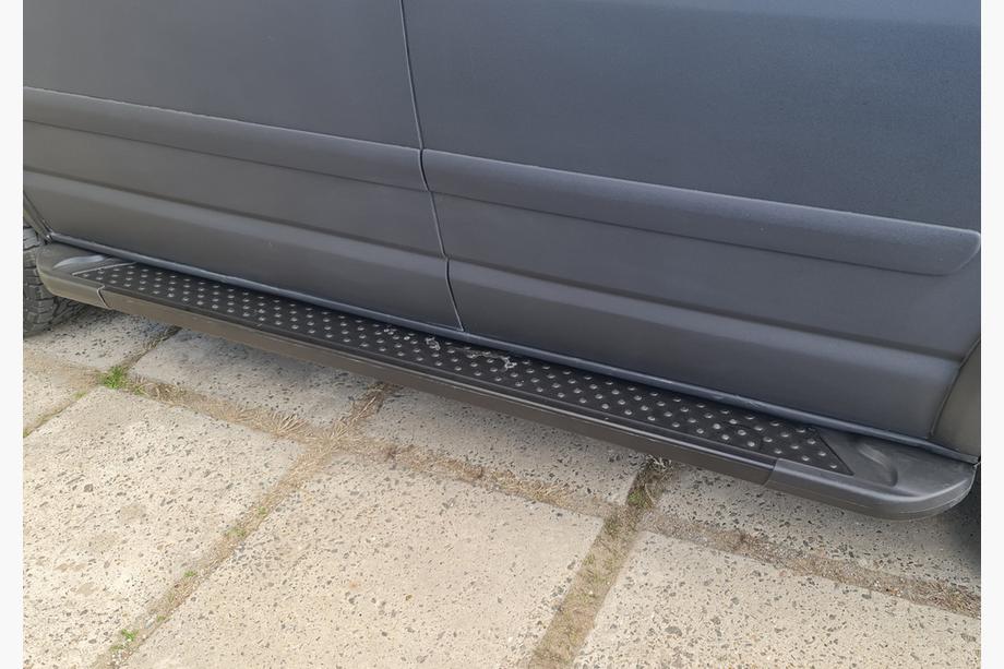 Volkswagen T5 Multivan 2003–2010 Trittbretter X5-Typ schwarz (2 Stk., Alu) Image