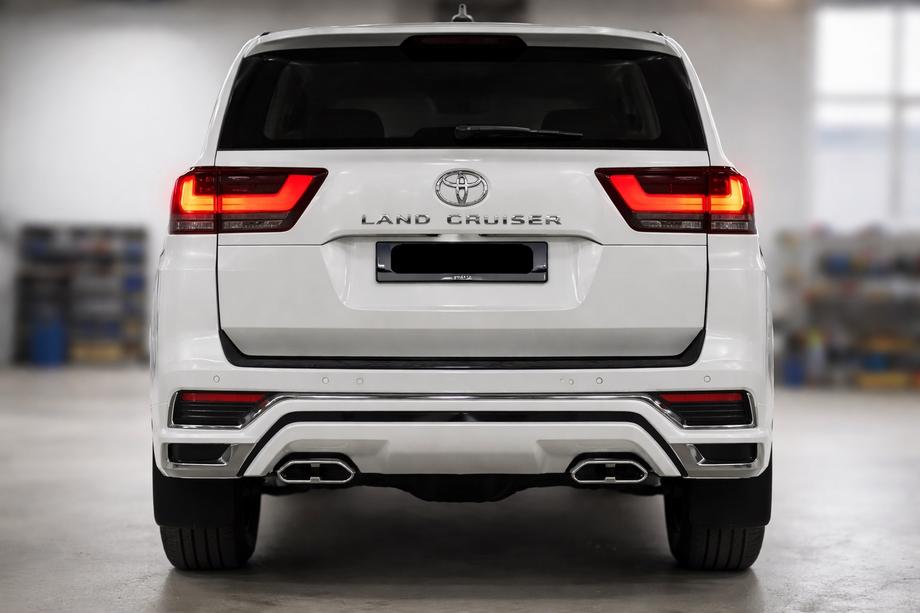 Toyota Land Cruiser 300 2021- Heckstoßstangenabdeckung VXR Weiß Image