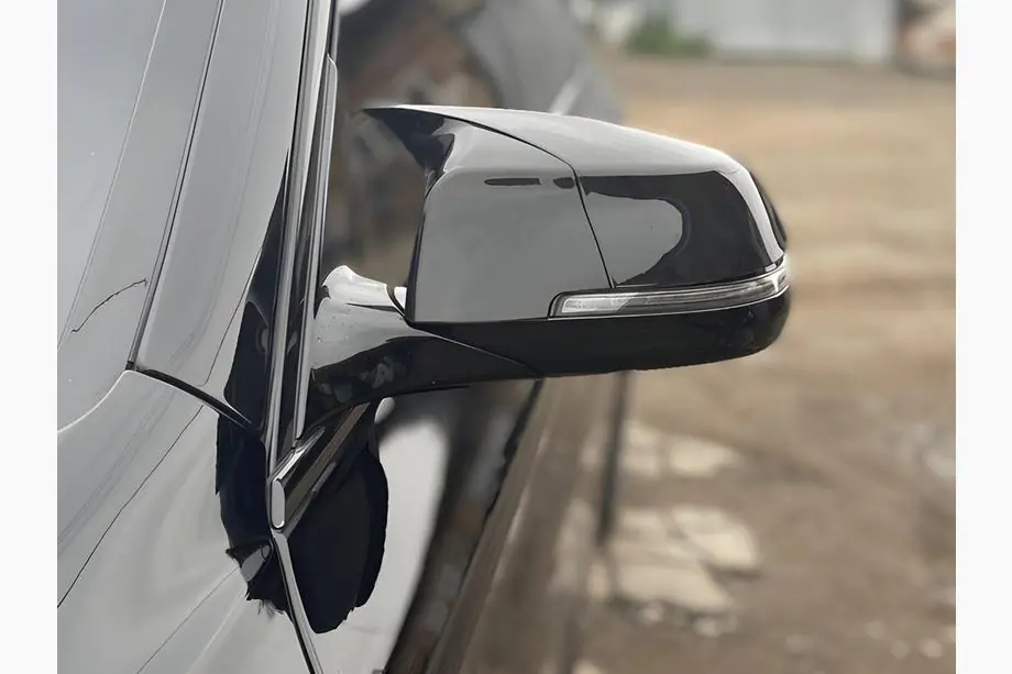 BMW 7 Series F01/F02 2008-2015 Spiegelkappen 2012-2015 M-Look (mit Clips, 2 Stk) Image