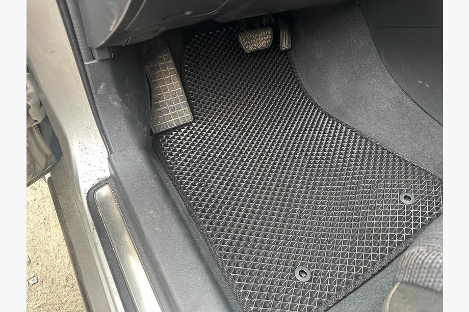 Toyota Avensis 2003-2009 EVA Fußmatten V-2 (schwarz) Image