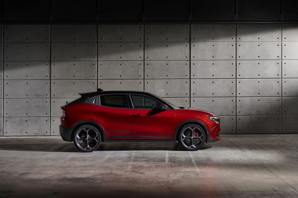 Alfa Romeo Junior Electric: Testbericht des kompakten Elektro-Crossovers Foto 2