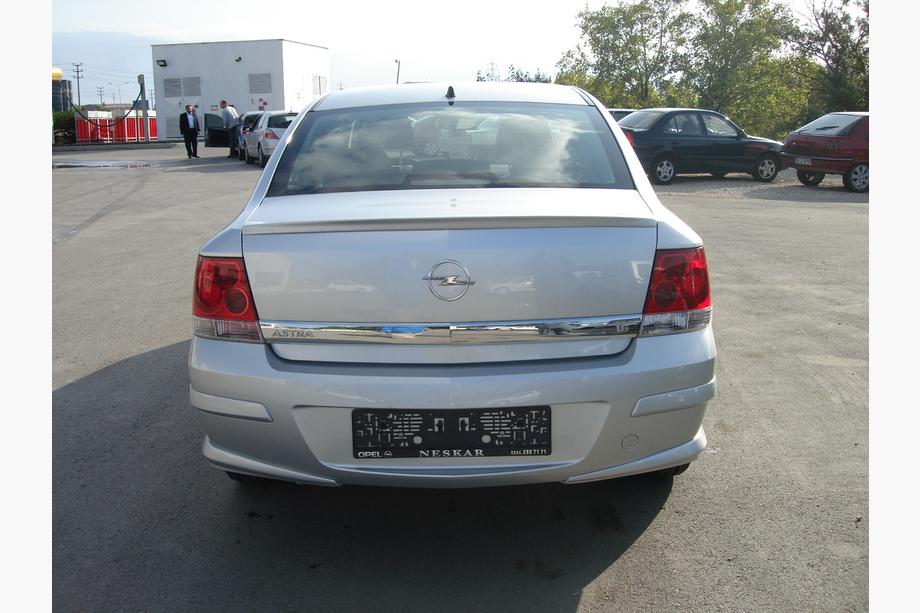 Opel Astra H 2004-2013 Hintere untere Abdeckung Sedan (grundiert zum Lackieren) Image